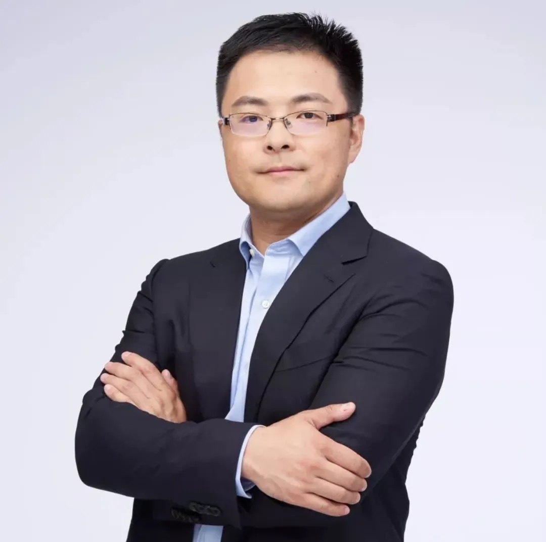 Formal portrait of Junsheng Hao